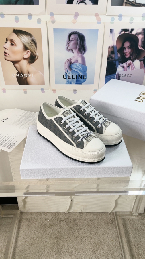 디올스니커즈